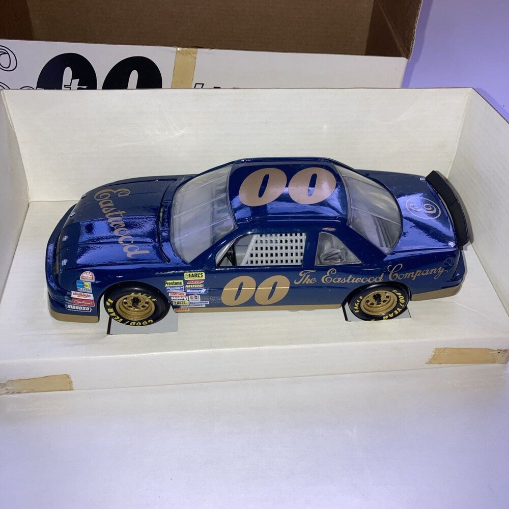 VTG REVELL The Eastwood Company 1995 CHEVY LUMINA 1:24 Die-cast Hood Opens